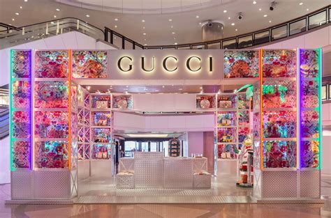 gucci pop up boutique.